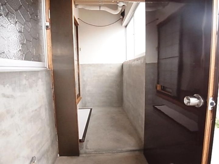 高屋アパートの玄関