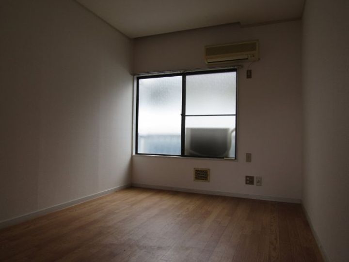 美しの森ハウスBの居間