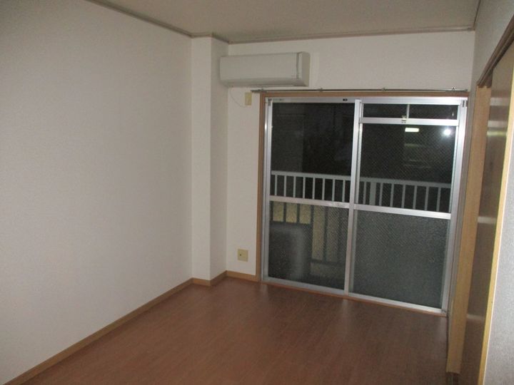 埼玉県戸田市大字新曽(マンション)の賃貸物件の居間