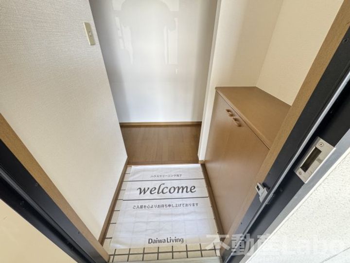 徳島県板野郡藍住町住吉字神蔵(アパート)の賃貸物件の玄関