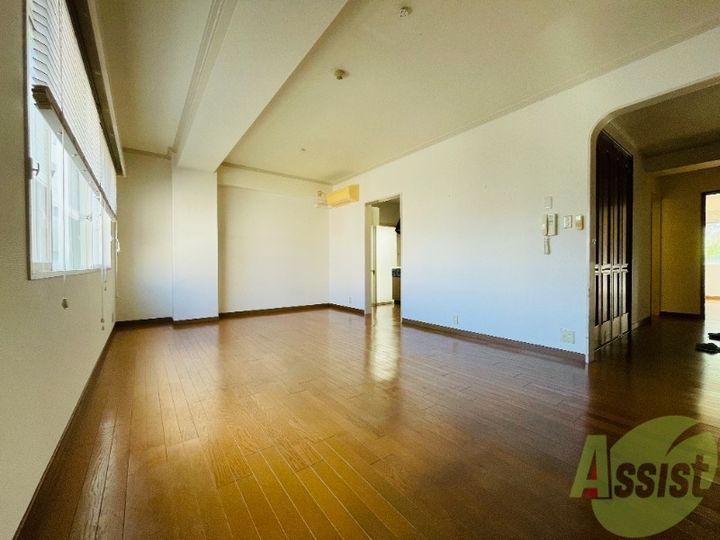 第6スカイマンションの居間