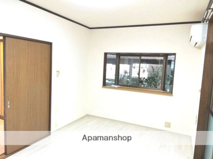 神奈川県横浜市南区清水ケ丘(アパート)の賃貸物件の居間