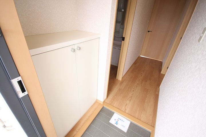 レフィナードの玄関