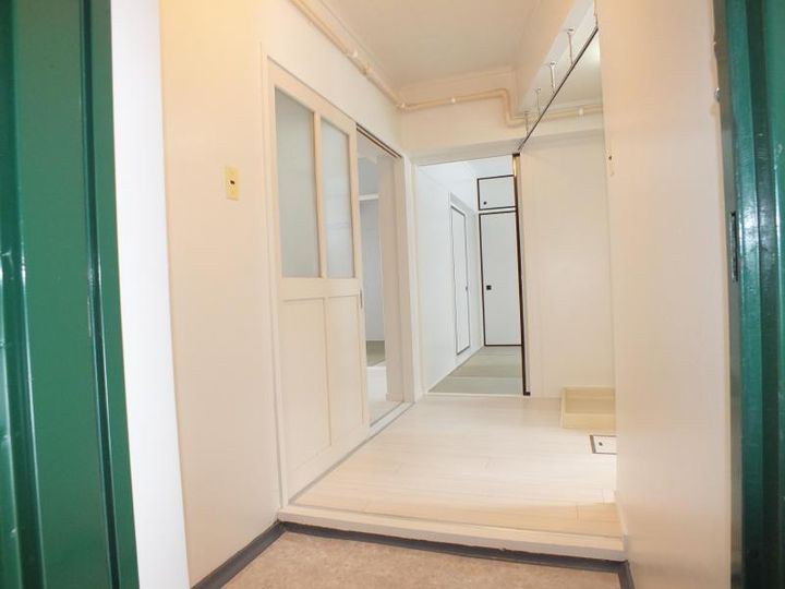 ビレッジハウス岬台の玄関