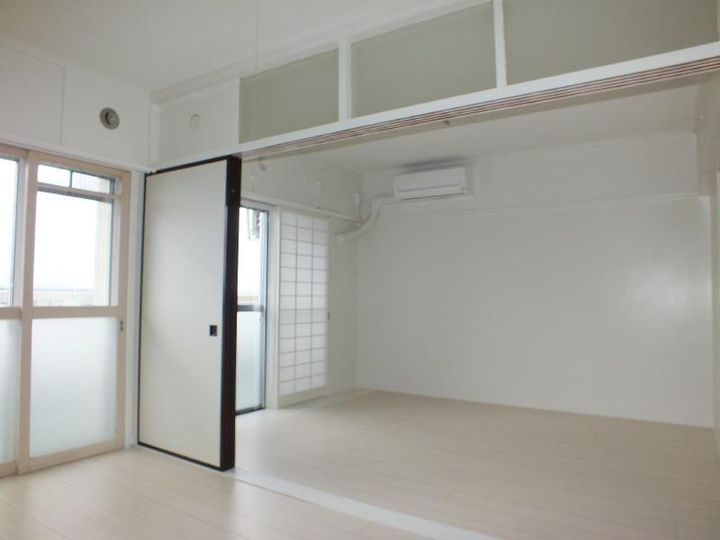 ビレッジハウス岬台の居間