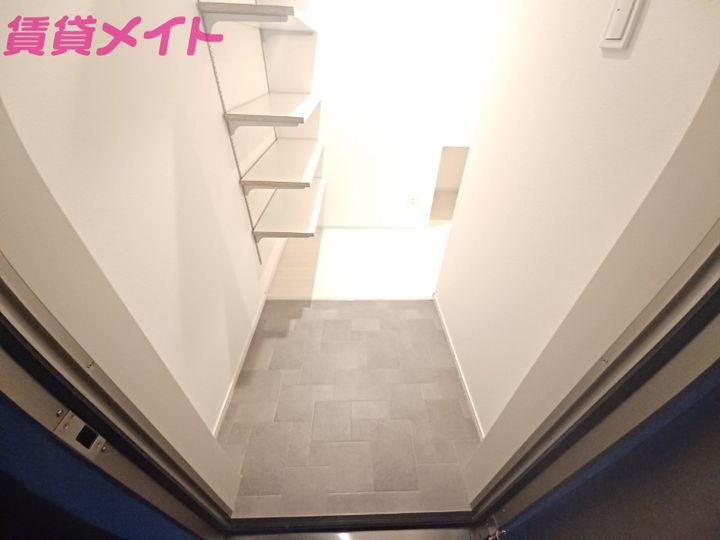 スマイシアApartment西條町の玄関