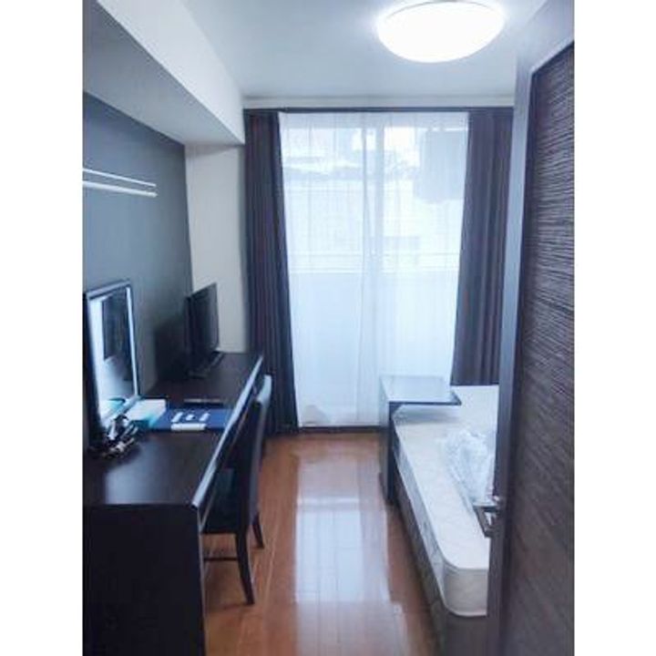 東京都新宿区西新宿4(マンション)の賃貸物件の居間