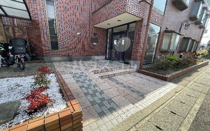 エクセルフラットの玄関