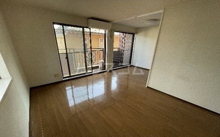 エクセルフラットの居間