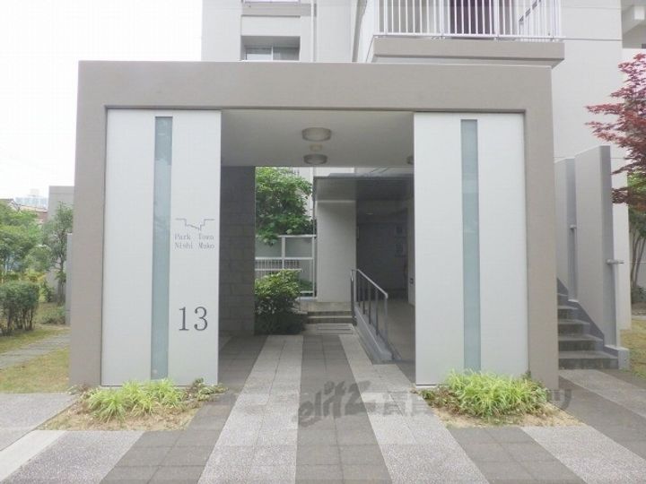 パークタウン西武庫13号棟の地図