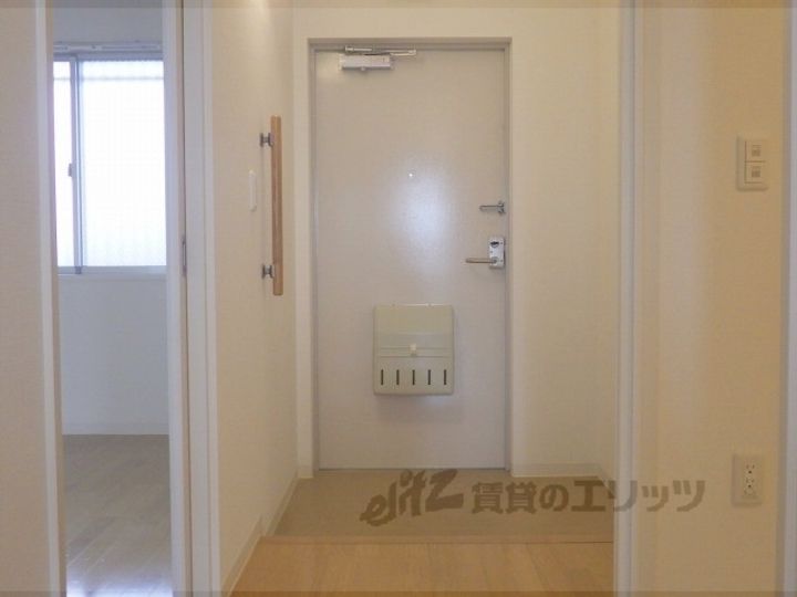 パークタウン西武庫13号棟の玄関