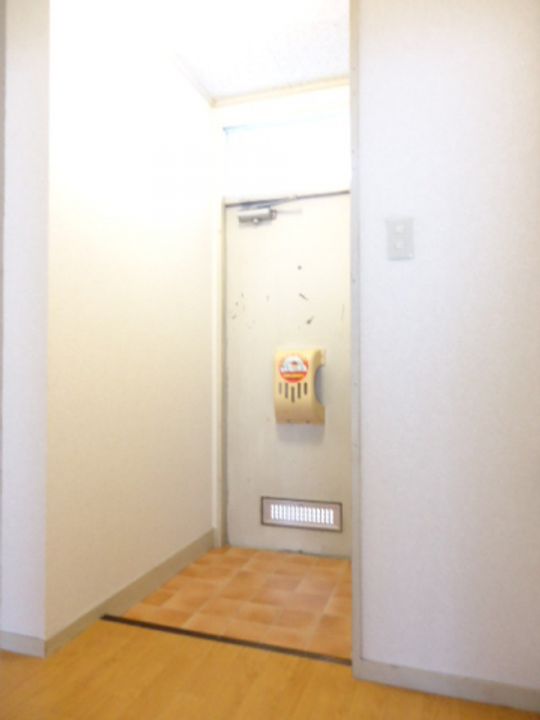 滋賀県彦根市栄町2(アパート)の賃貸物件の玄関