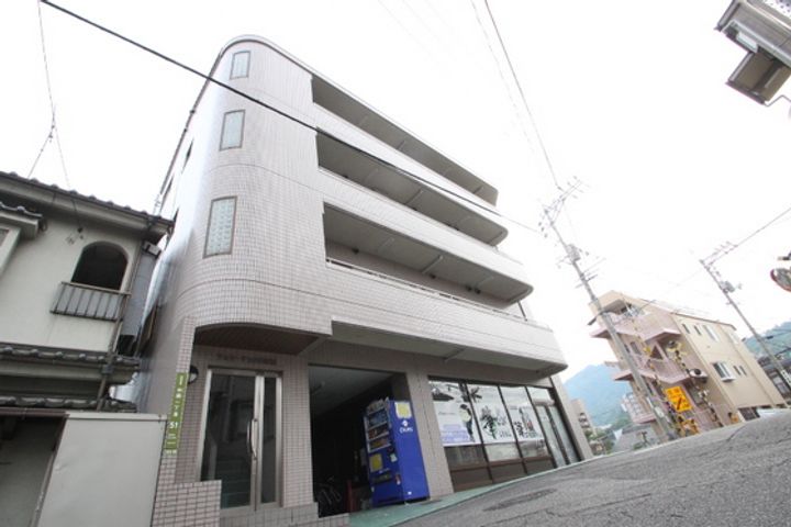 フェリーチェ大町駅前の外観