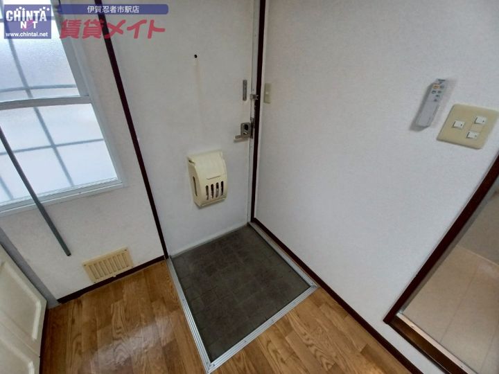 ラッシュ ウエストの玄関