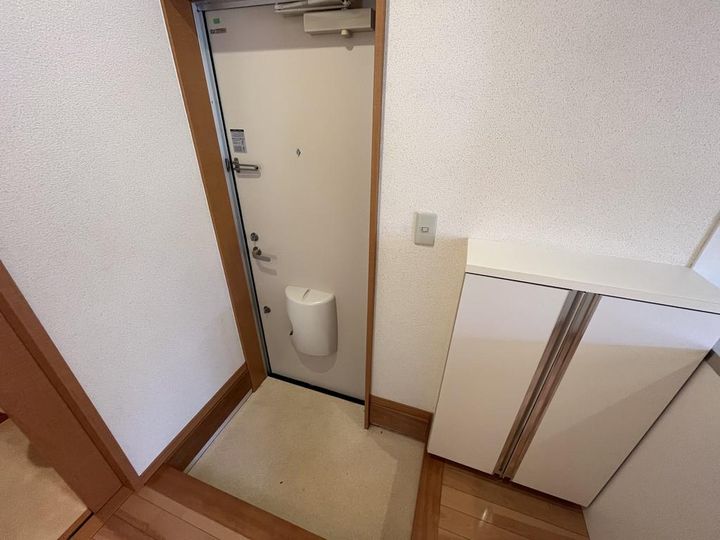 キャピタルサトウの玄関