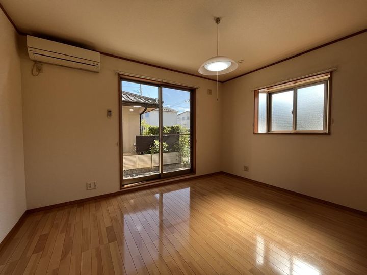 キャピタルサトウの居間