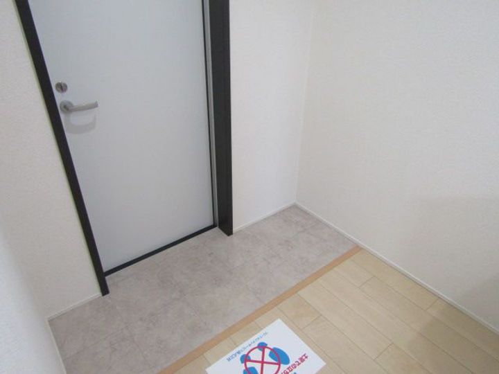 フジパレス針中野の玄関