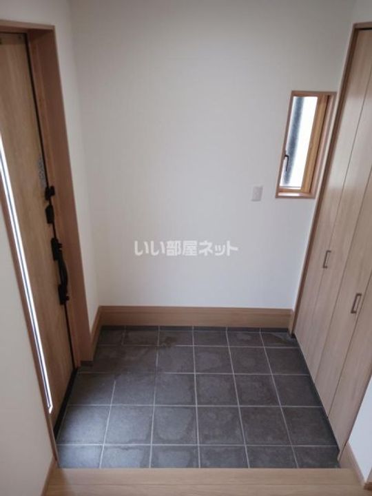 兵庫県姫路市網干区新在家(一戸建)の賃貸物件の玄関