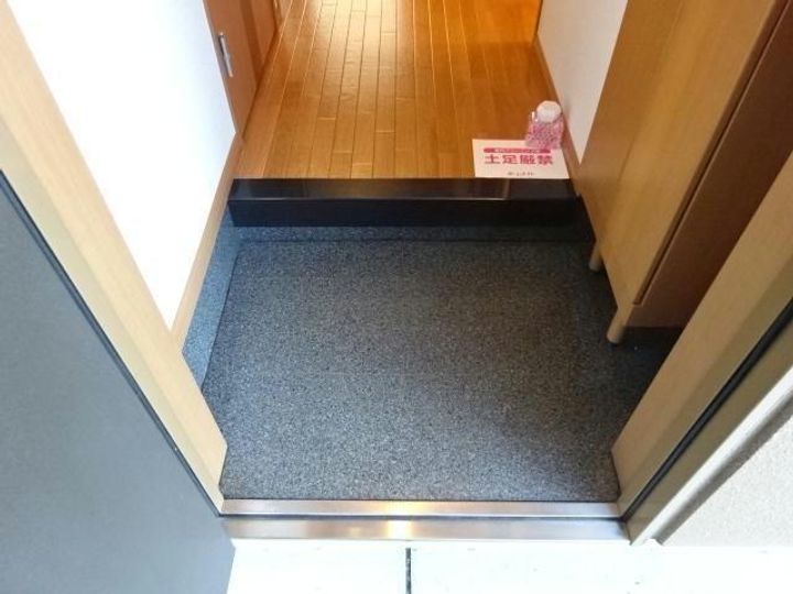 コンフォート・アルファの玄関