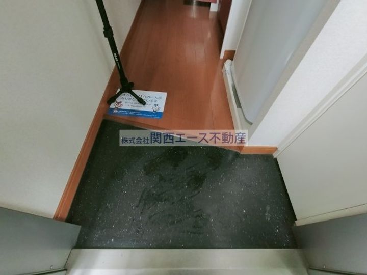 レオパレスウィルの玄関