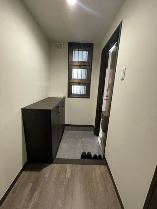 金子ビルの玄関