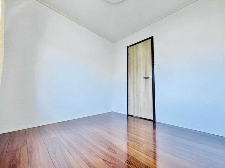 ラフィネヴィラ大福 弐番館の居間