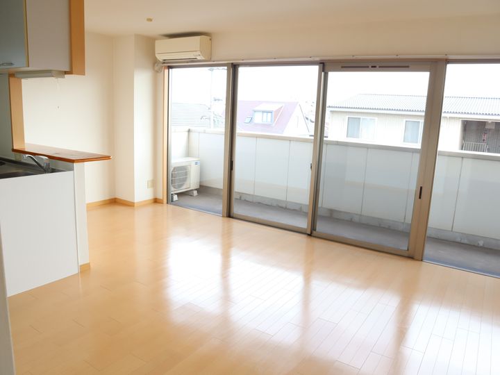 岡山県岡山市南区芳泉4(マンション)の賃貸物件の居間