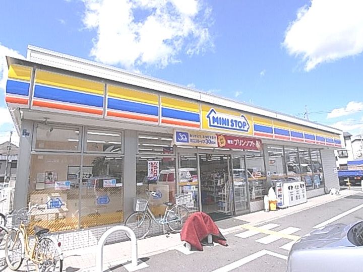 ロイヤルハイム日建の周辺