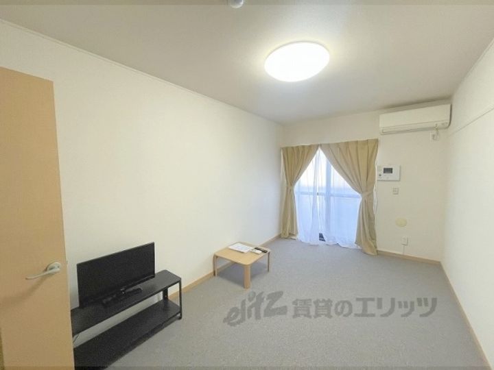 レオパレスWind2の居間