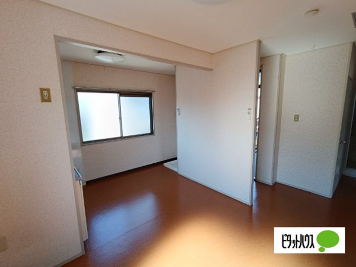 ヴィラ若宮 B棟の居間