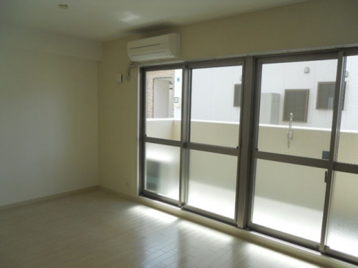 滋賀県栗東市小柿4(マンション)の賃貸物件の居間