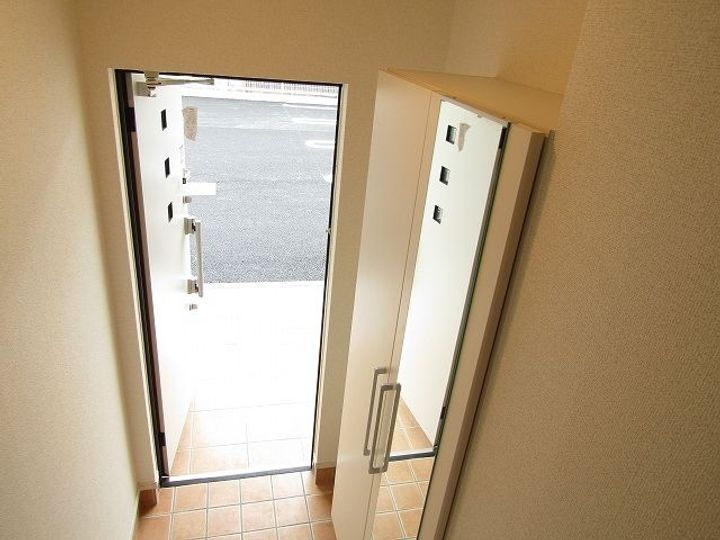 トゥエルブ ツーの玄関