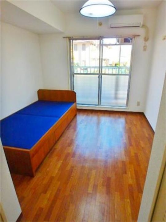 ラフィーネ学生マンションの居間