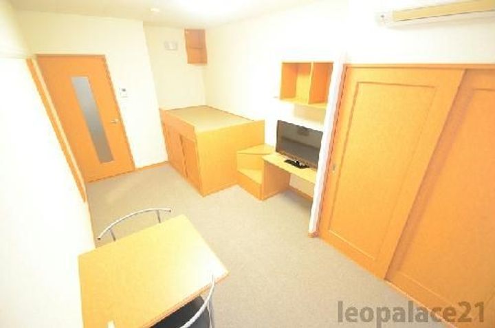 レオパレスVILLA中屋敷の居間