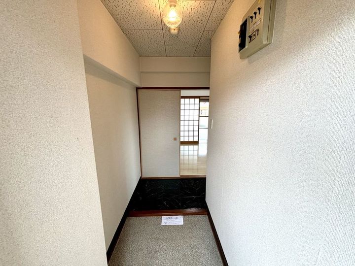 リバーサイド草牟田の玄関