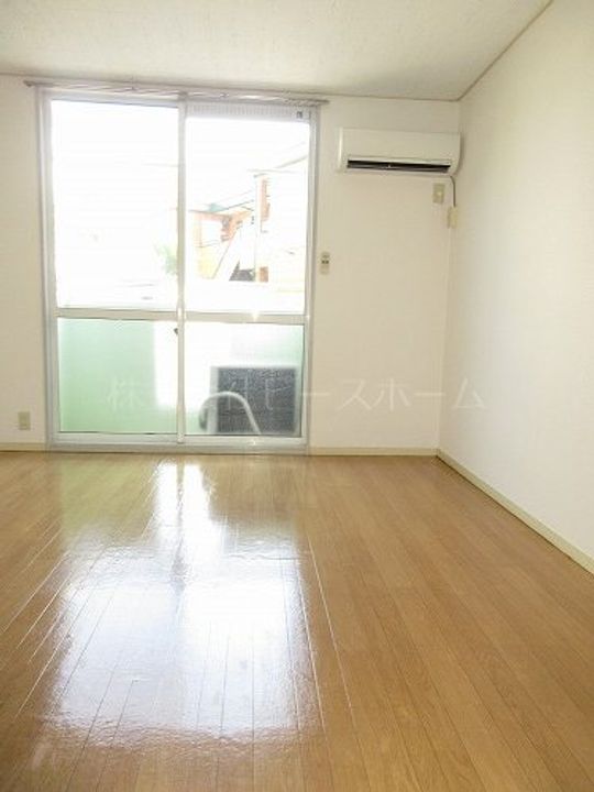 ホワイトアイランドの内装