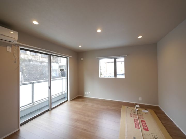 小木津FLATの居間