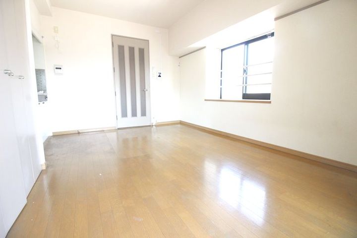 ギャラン小文字の居間