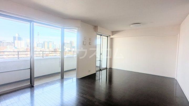 ヨコハマタワーリングスクエア ザ・イーストの居間