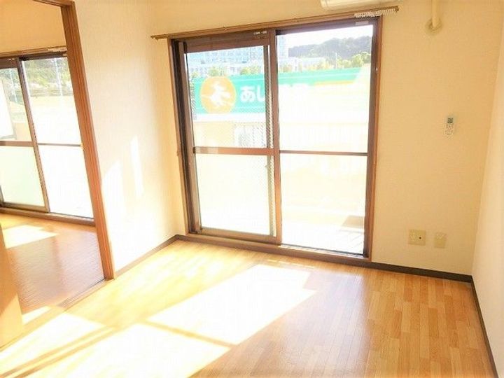 リアライズ掛川IIの居間