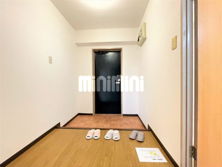 ドミール汐路の玄関