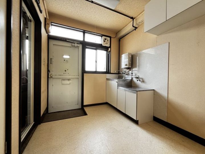 小野澤ビルの居間