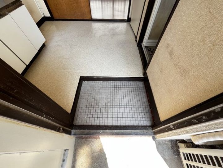 小野澤ビルの玄関