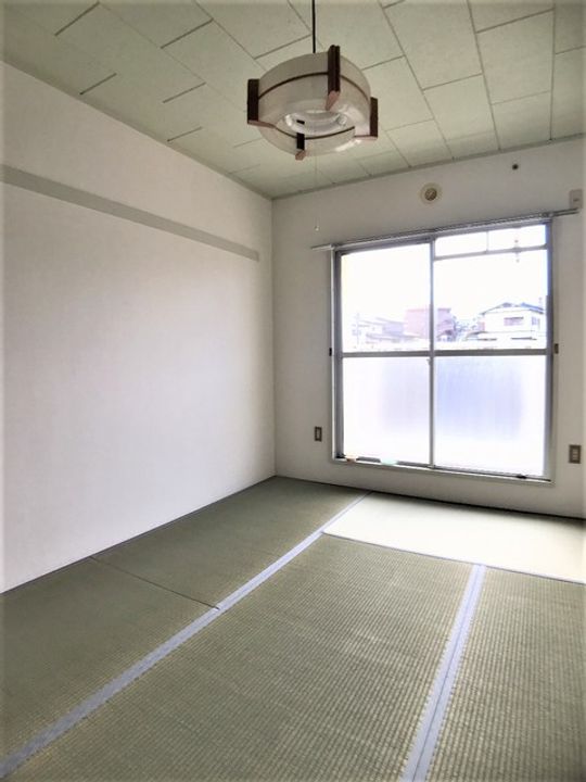 神奈川県伊勢原市東大竹(マンション)の賃貸物件の居間