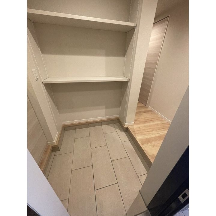 ジュネスクレストの玄関