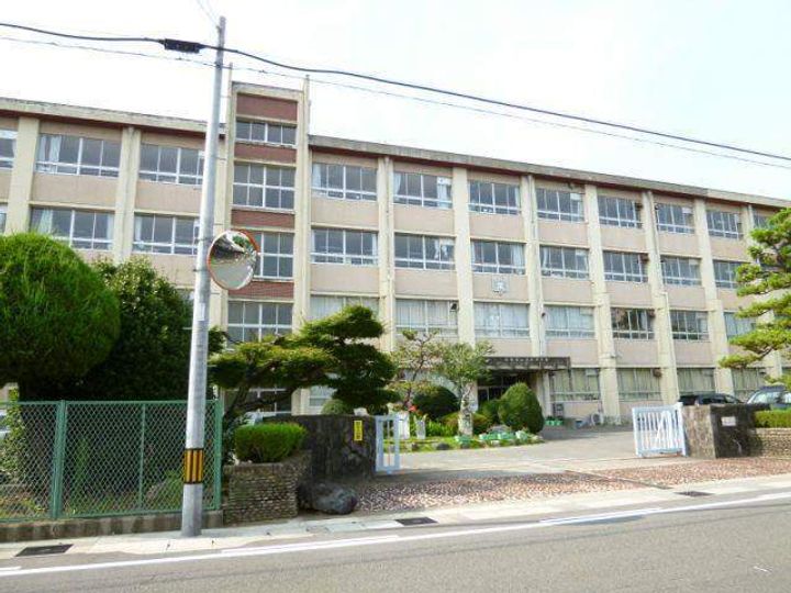 AZMONDの周辺