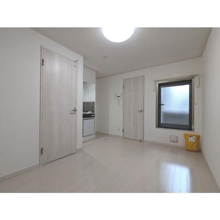 神奈川県横浜市神奈川区入江1(アパート)の賃貸物件の居間