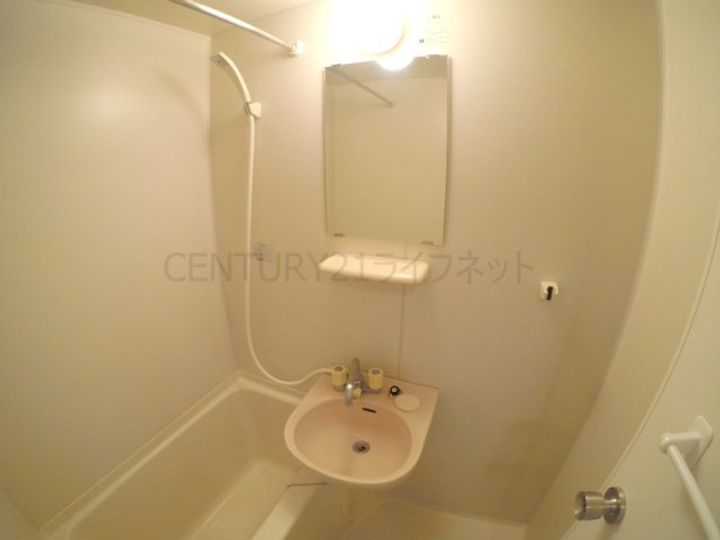 ミールズ江坂の内装