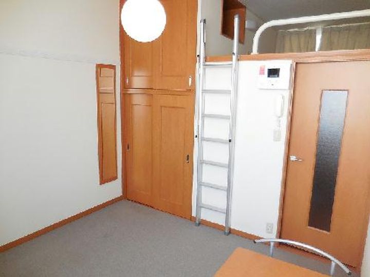 レオパレスノビア カーサの居間