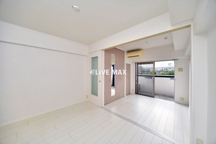 エンクレスト吉塚駅前IIの居間